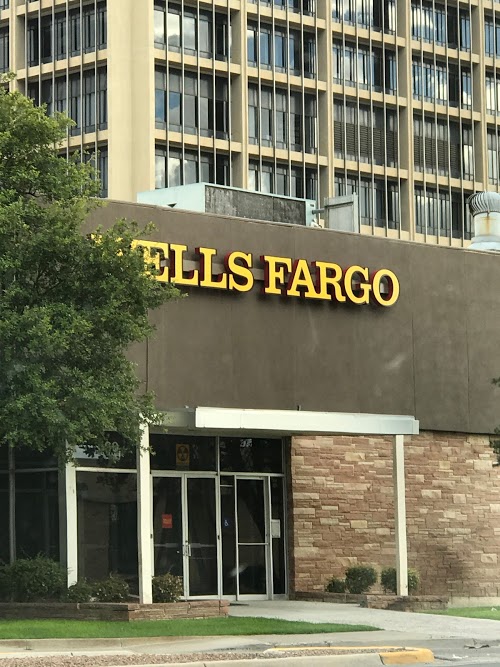 Foto de Wells Fargo Drive-Up Bank