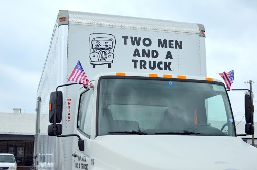 Foto de Two Men and a Truck